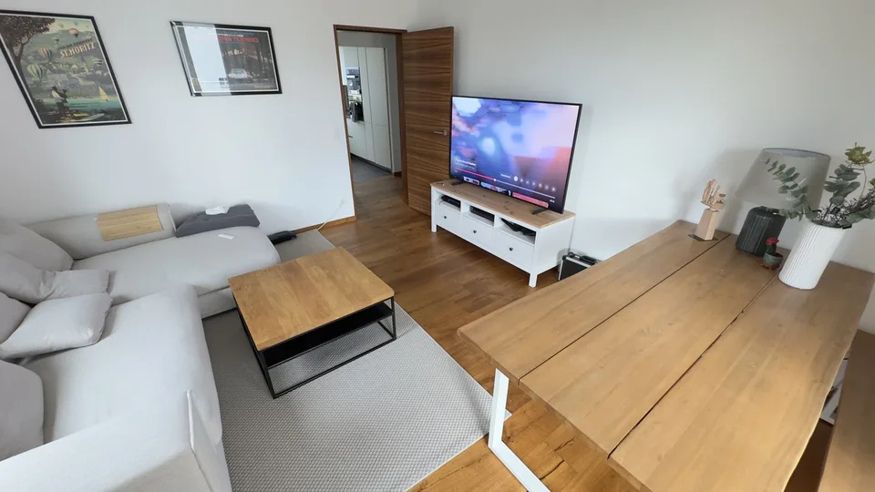 Helles 12m² Zimmer in gemütlicher 2er-WG in Erlenbach ZH