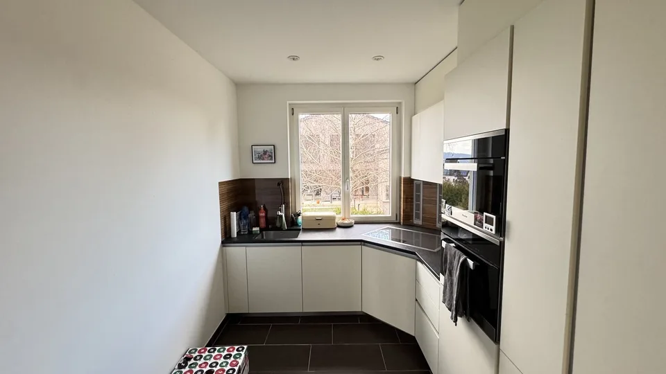 Helles 12m² Zimmer in gemütlicher 2er-WG in Erlenbach ZH