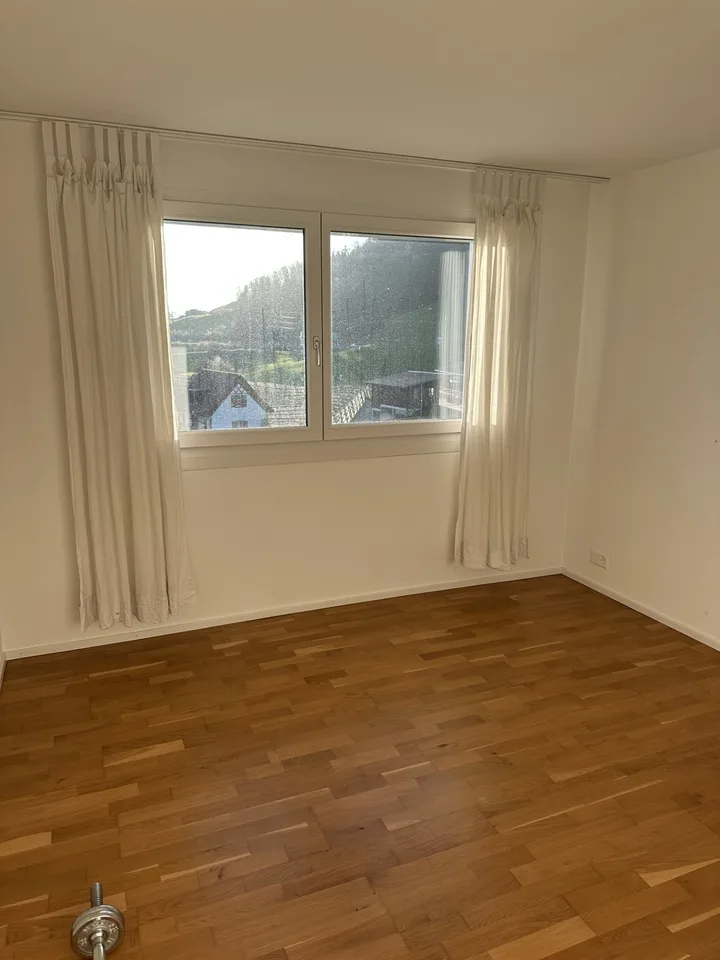 Stilvolles Master Bedroom mit Ensuite in 4.5 Wohnung