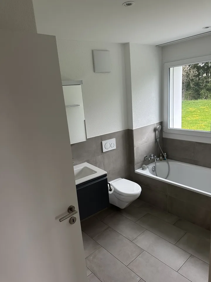 Stilvolles Master Bedroom mit Ensuite in 4.5 Wohnung