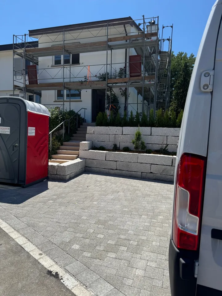 NEU umgebautes 5.5 Zimmer Eck-Einfamilienhaus in Esslingen zu vermieten