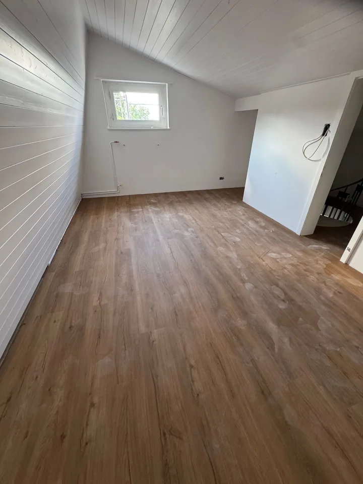 NEU umgebautes 5.5 Zimmer Eck-Einfamilienhaus in Esslingen zu vermieten