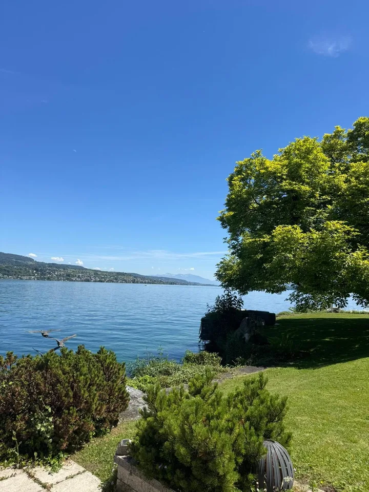 Furnished Room with Private Lake Access – Near Zurich