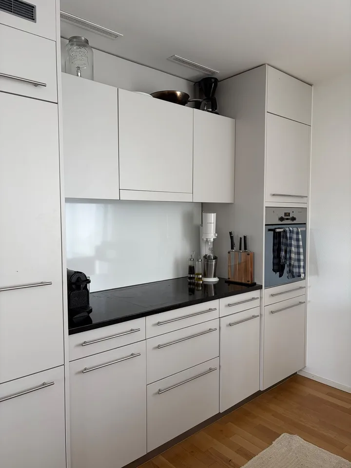Helles WG-Zimmer mit Seesicht in Rüschlikon