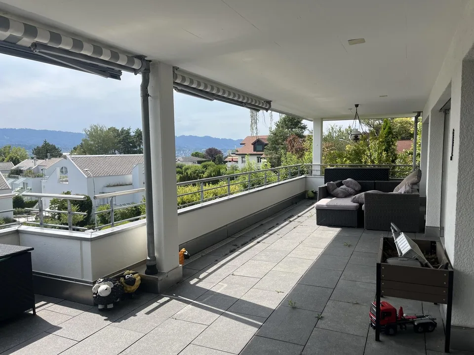 Wohnung zu vermieten in Herrliberg mit großer Terrasse