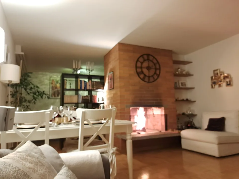 Ein Zimmer in 2er WG in einer hellen Wohnung mit Kamin und Seesicht, nahe Badi