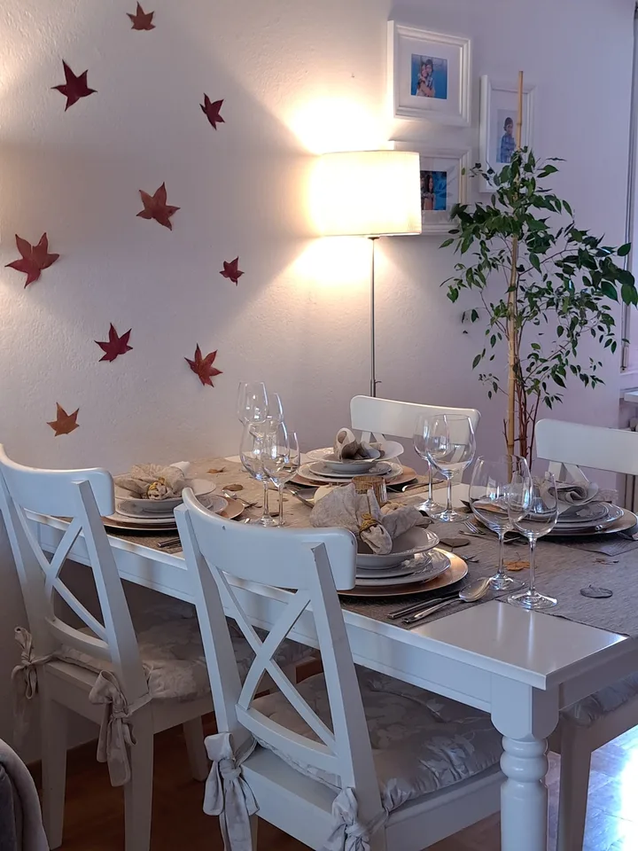 Ein Zimmer in 2er WG in einer hellen Wohnung mit Kamin und Seesicht, nahe Badi