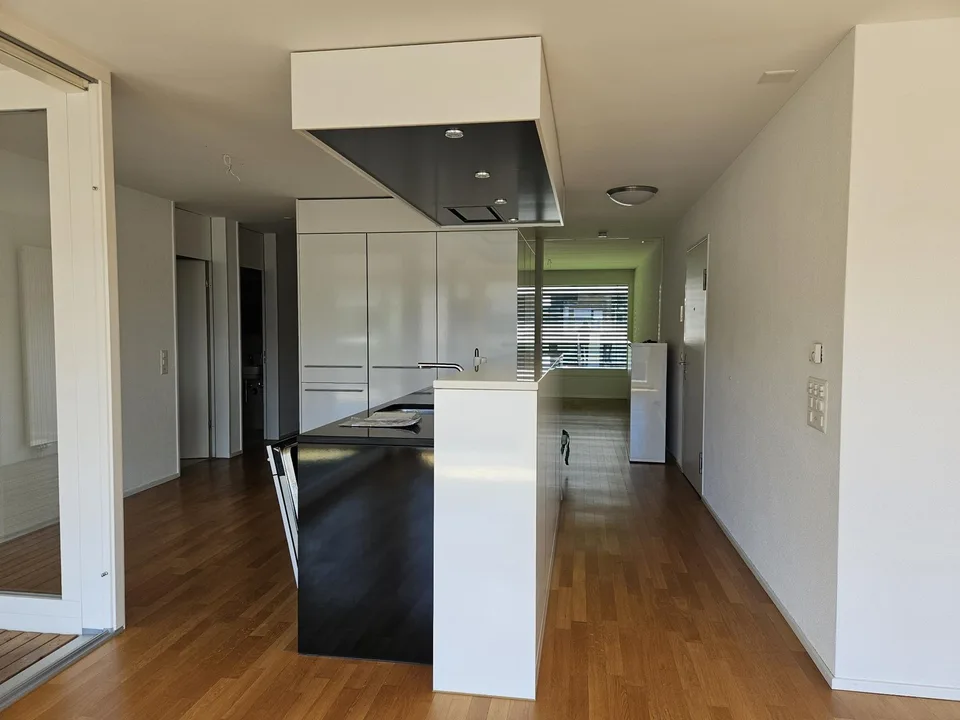 Helle und grosszügige 3.5 Zimmerwohnung mit Wintergarten in Wädenswil