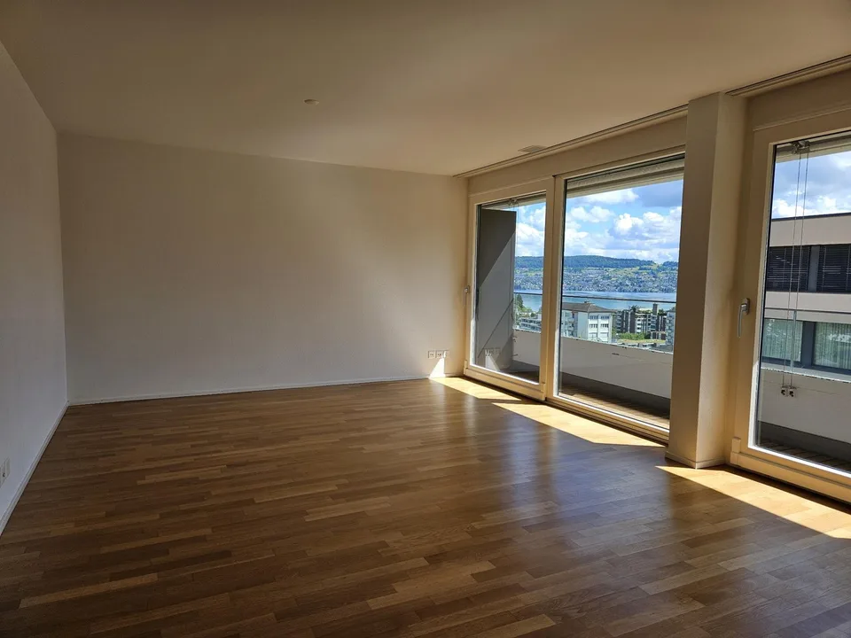 Helle und grosszügige 3.5 Zimmerwohnung mit Wintergarten in Wädenswil