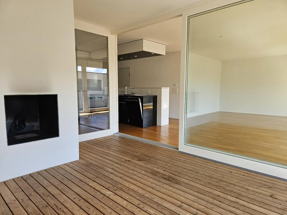 Helle und grosszügige 3.5 Zimmerwohnung mit Wintergarten in Wädenswil
