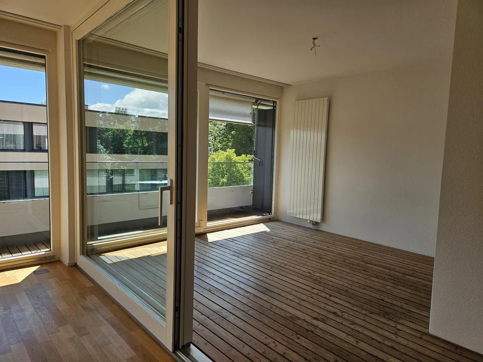 Helle und grosszügige 3.5 Zimmerwohnung mit Wintergarten in Wädenswil