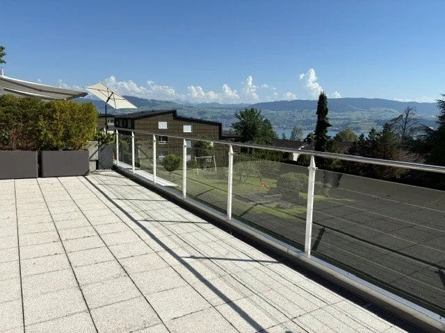 Grosszügige Terrassenwohnung in Männedorf