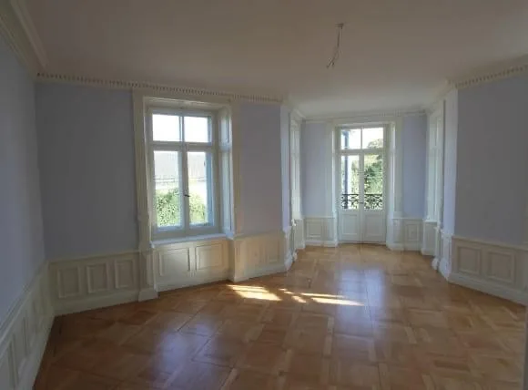 Charmante 2.5 Zimmer- Altbauwohnung mit traumhaftem Rundumblick auf den Zürichsee