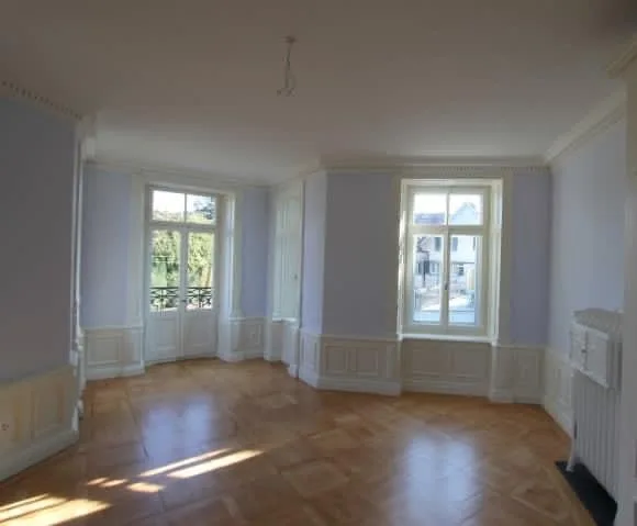 Charmante 2.5 Zimmer- Altbauwohnung mit traumhaftem Rundumblick auf den Zürichsee