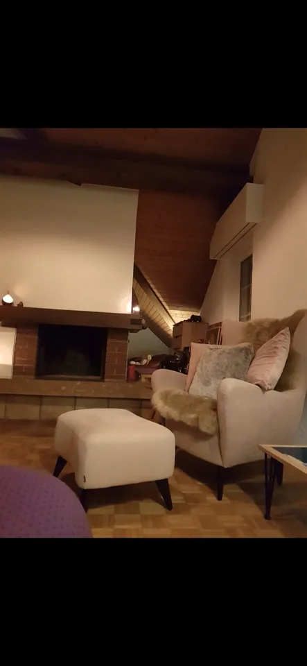2.0 Zimmer- Dachwohnung im Hirzel