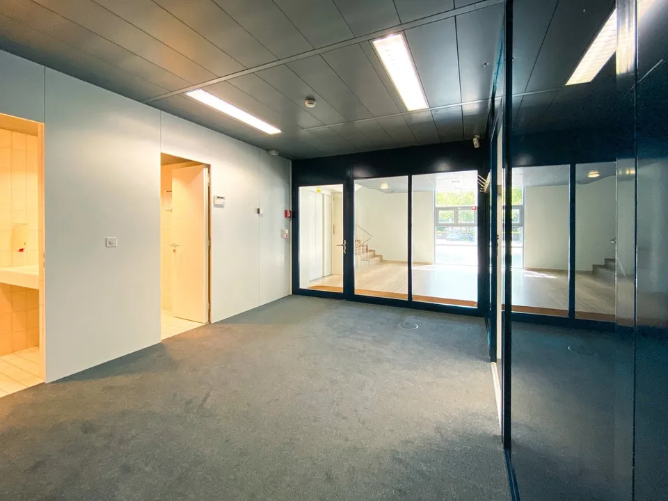 Helle Büroräume an ruhiger Lage in Baar, Gewerbegebiet Ruessen zu vermieten – photo 8 sur 12
