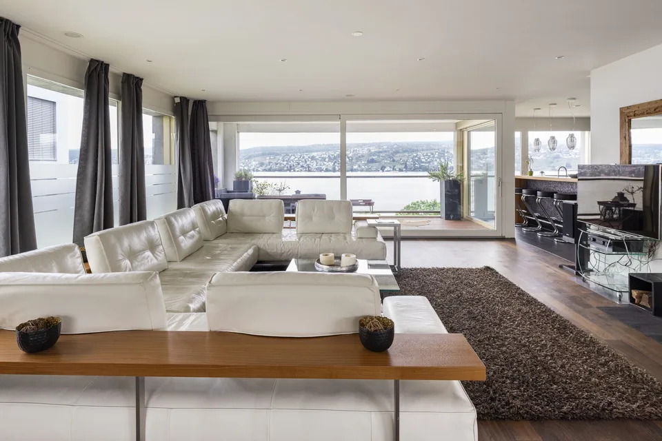 Elegant 150m2 Exec Apart with Alps & Zurich Lake View