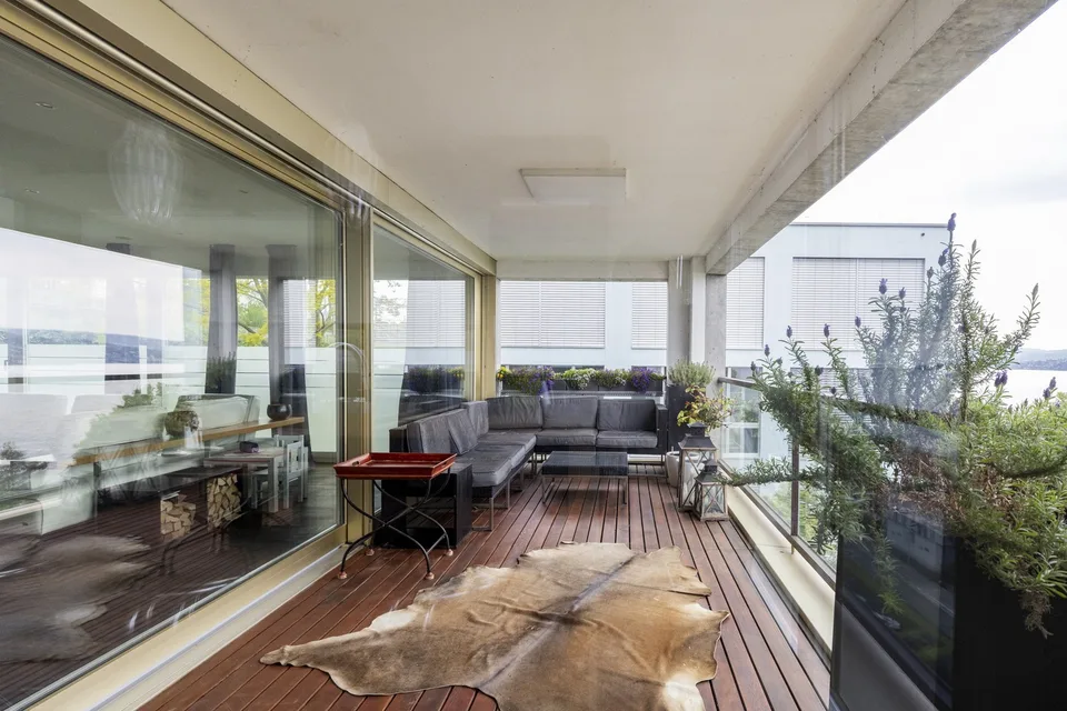 Elegant 150m2 Exec Apart with Alps & Zurich Lake View