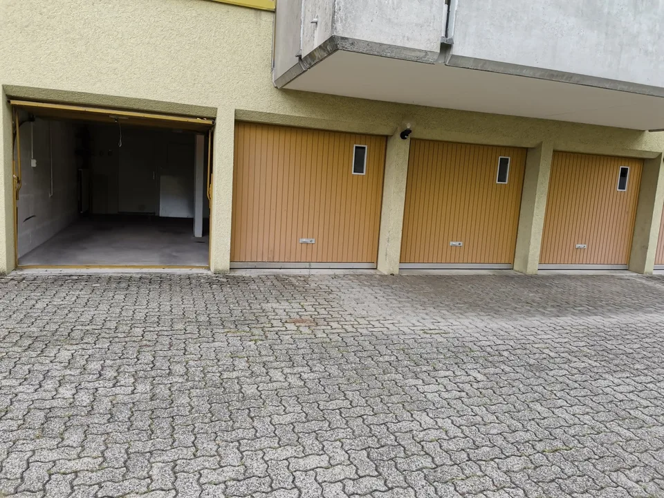 Garagen-Einstellplatz in Gemeinschaftshalle / keine Garagenbox