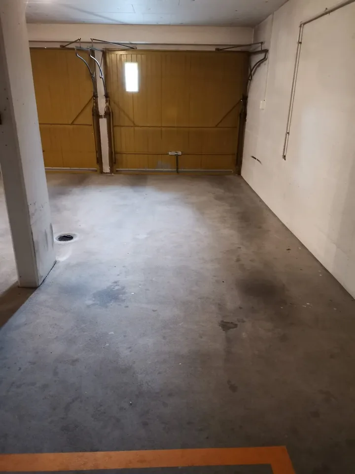 Garagen-Einstellplatz in Gemeinschaftshalle / keine Garagenbox