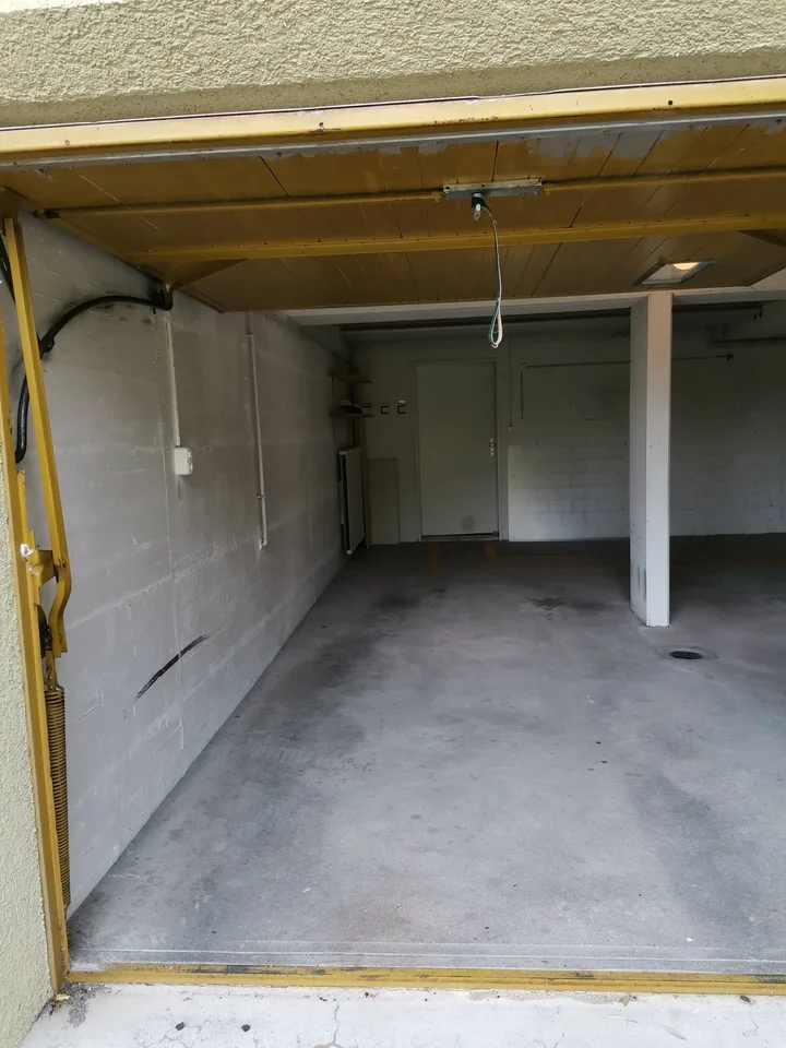 Garagen-Einstellplatz in Gemeinschaftshalle / keine Garagenbox