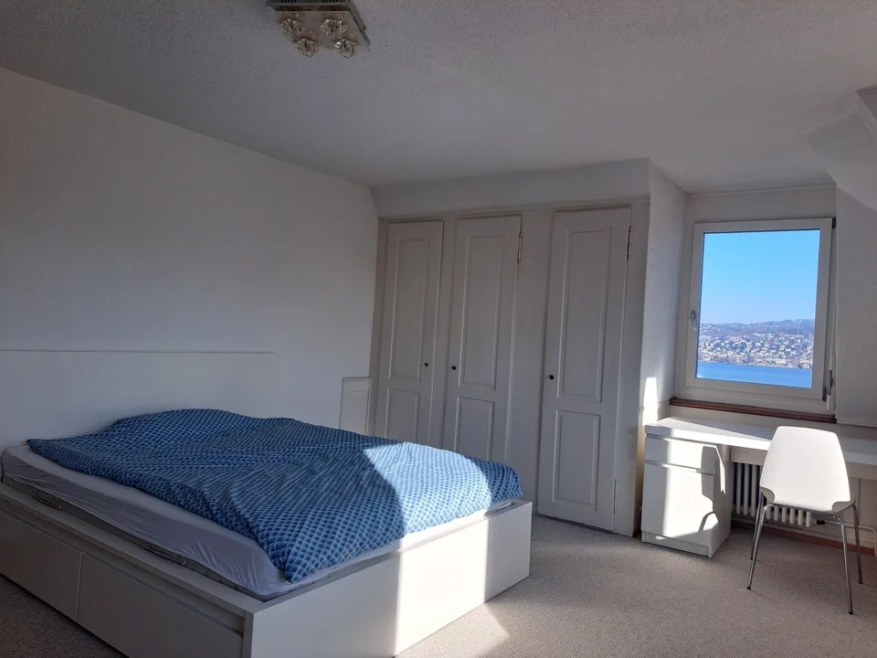 Furnished Room with Lake View / Möbliertes Zimmer mit Seeblick