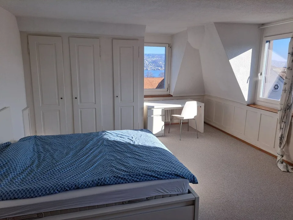 Furnished Room with Lake View / Möbliertes Zimmer mit Seeblick