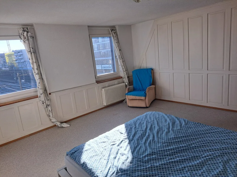 Furnished Room with Lake View / Möbliertes Zimmer mit Seeblick