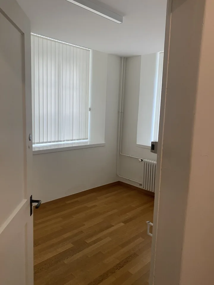 Büroräumlichkeit mit privatem Seezugang in Thalwil zu vermieten CHF 800.– inkl. Nebenkosten