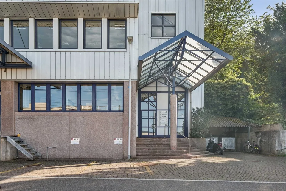 Arbeiten mit Seesicht: Attraktive Bürofläche im Herzen von Horgen