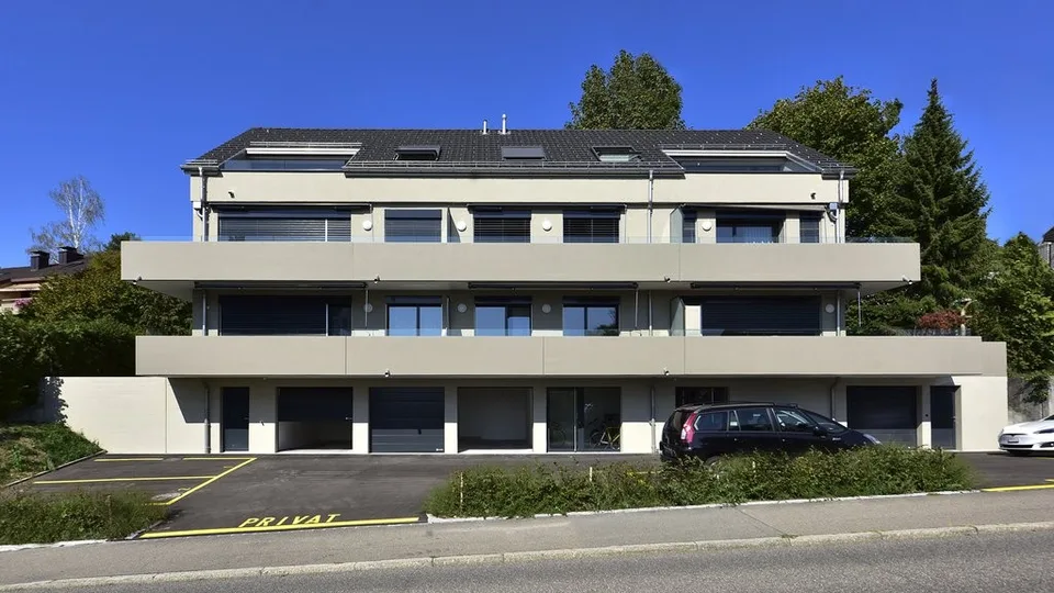 PARKPLATZ ZU VERMIETEN IN HERRLIBERG