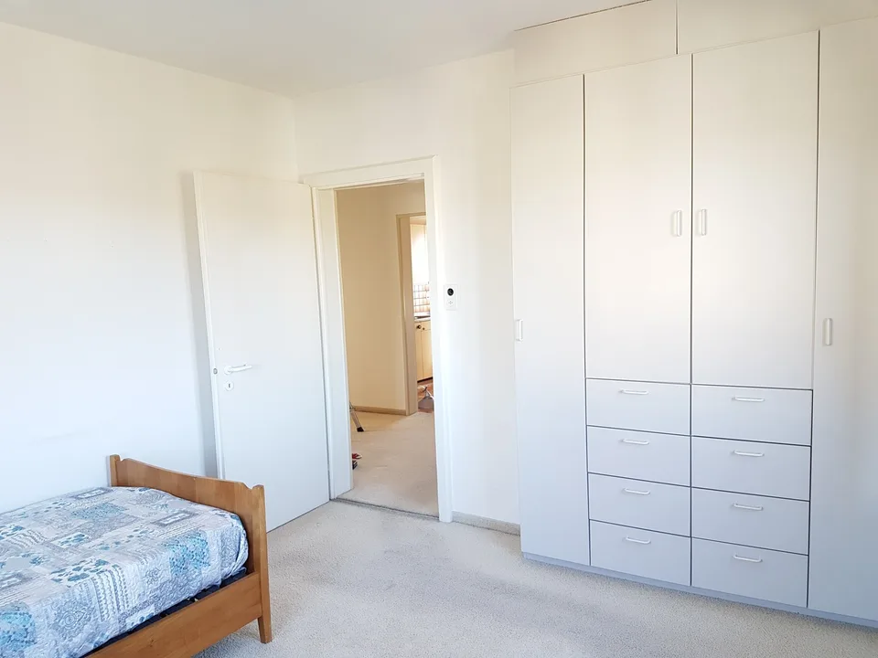 A furnished WG-room in Adliswil (Zurich land) is available from 1. Oct 2026 (earlier dates are possible)