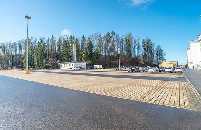 Parkplatz im Freien