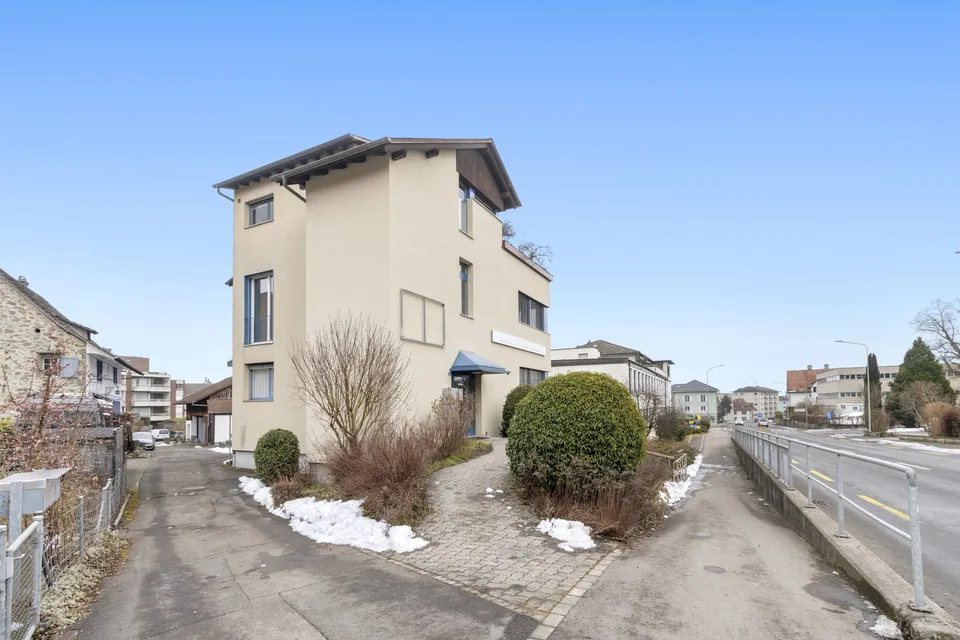 Bezugsbereites möbliertes Büro an gut angeschlossener Lage in Wädenswil