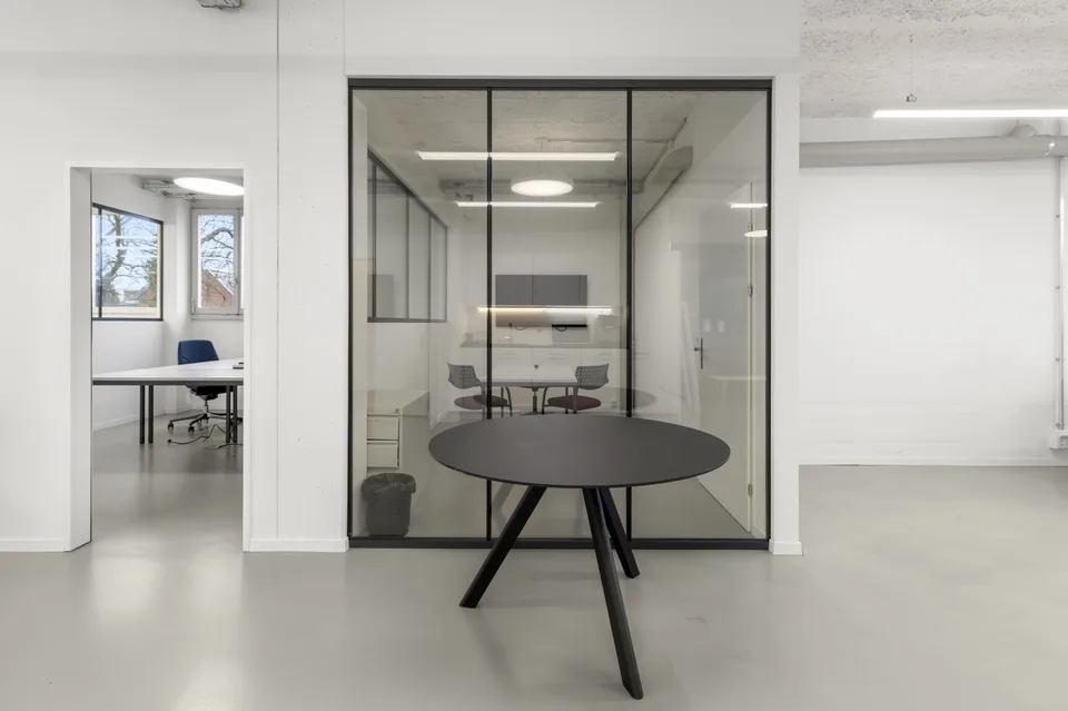 Bezugsbereites möbliertes Büro an gut angeschlossener Lage in Wädenswil – photo 6 of 13