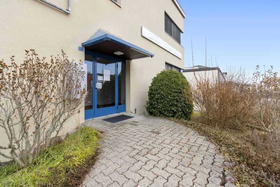 Bezugsbereites möbliertes Büro an gut angeschlossener Lage in Wädenswil