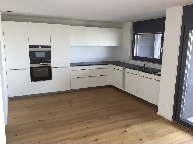 Helle und ruhige 3.5-Zimmer-Wohnung mit riesige Balkon