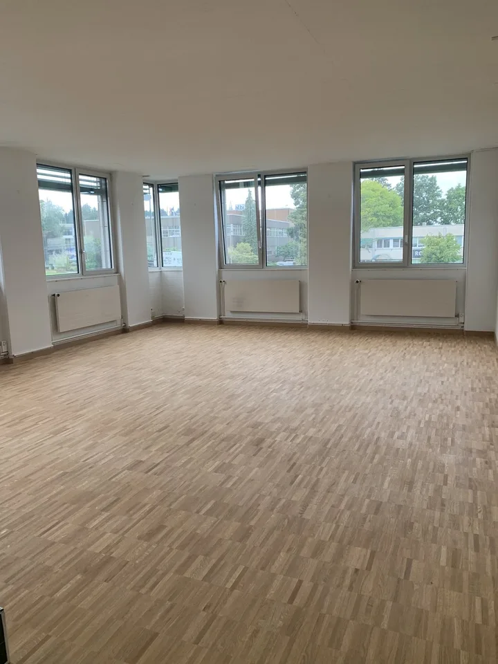 Heller Gewerberaum zu vermieten