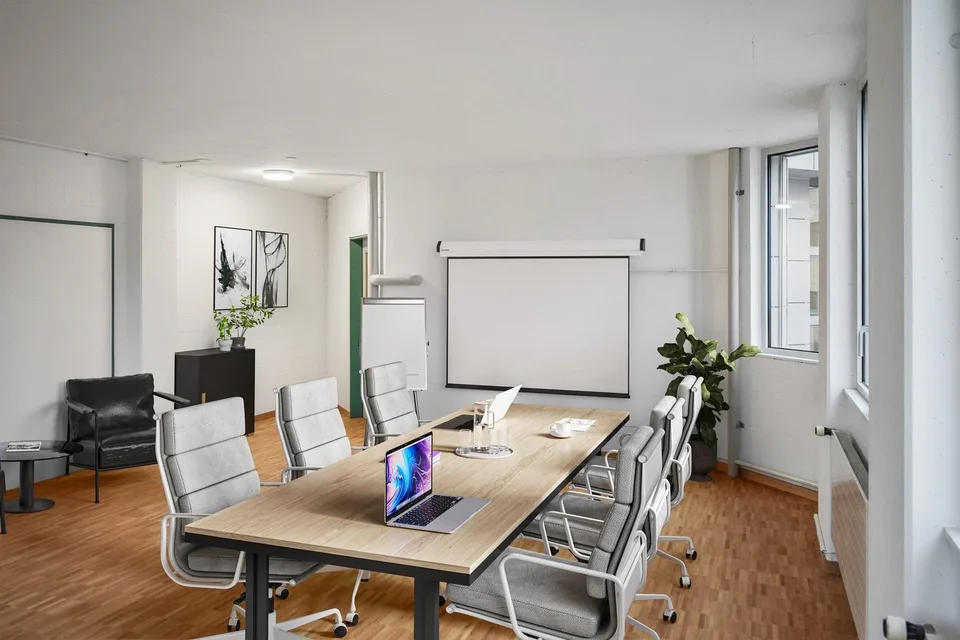 Heller Gewerberaum zu vermieten