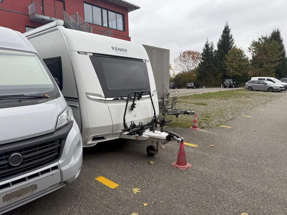 Aussen-Parkplatz