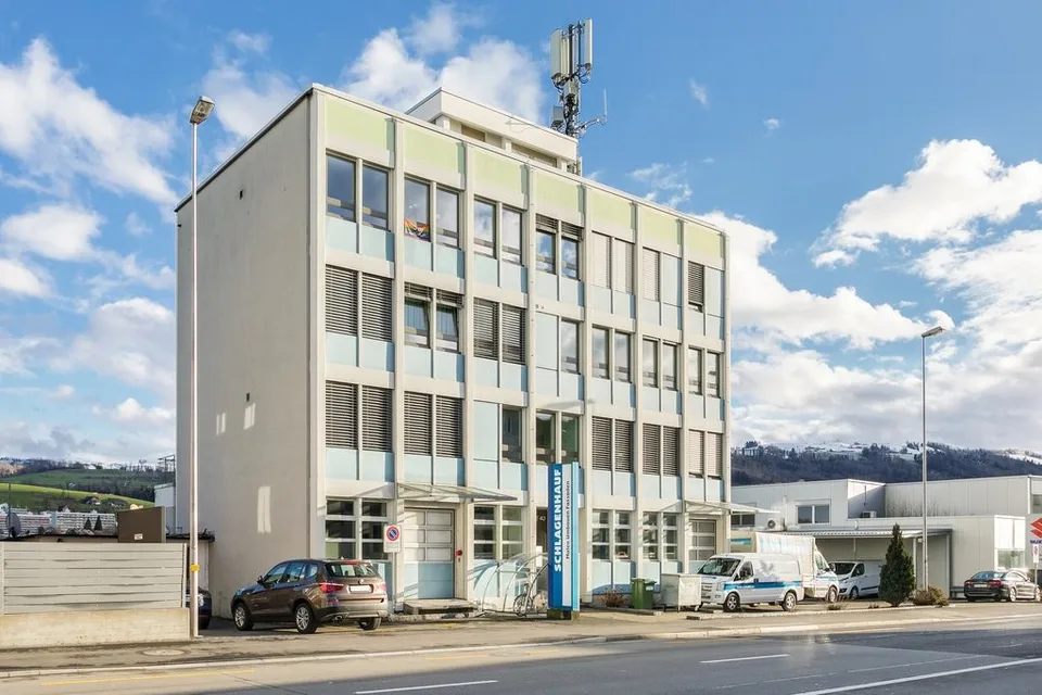 Gedeckter Abstellplatz zu vermieten