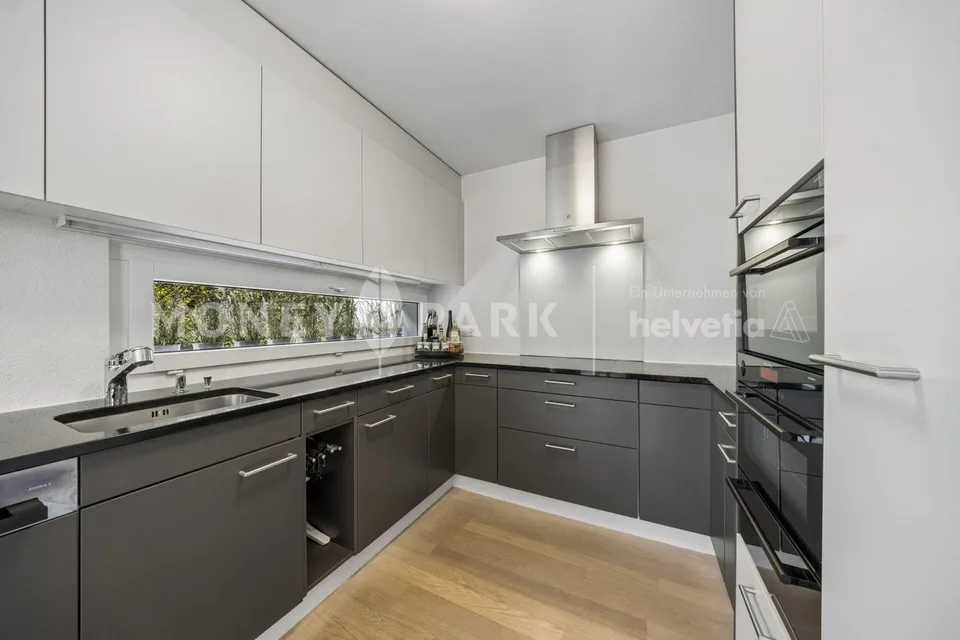 4.5-(5.5) Zimmer-Wohnung mit grossem Garten und viel Privatsphäre