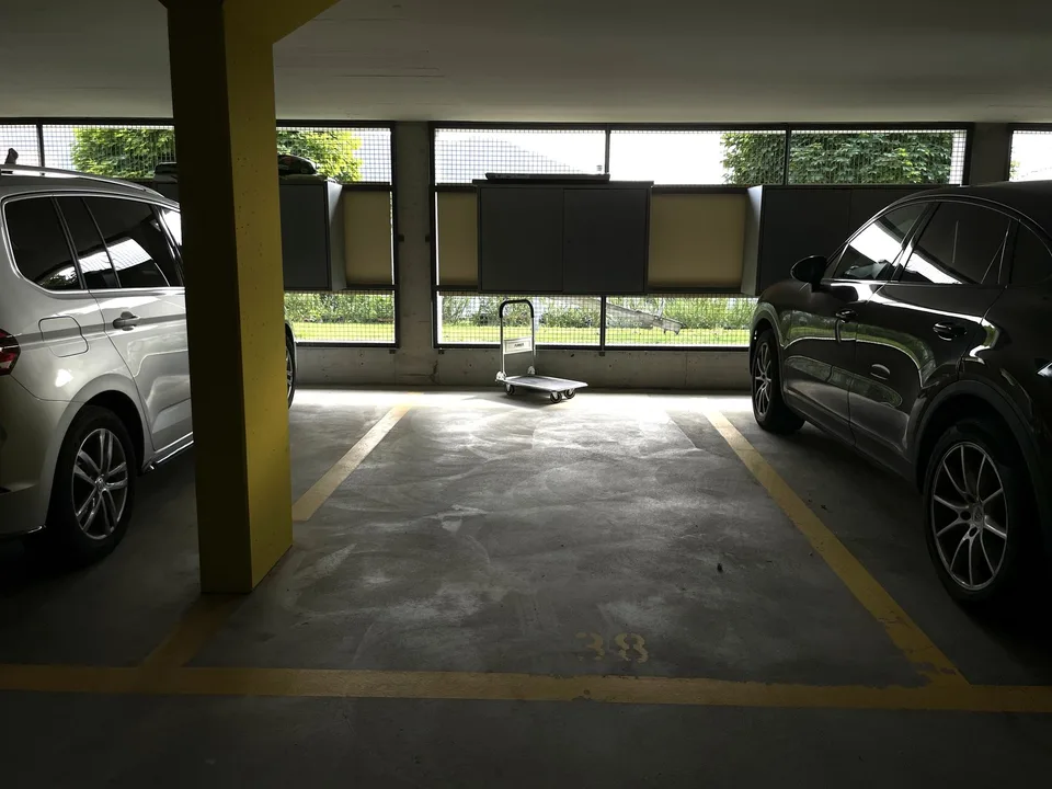 Garage/parking