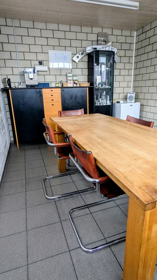 Vielseitige Gewerbefläche mit Werkstatt und Aussenfläche zu vermieten