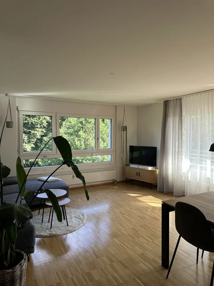 WG Zimmer mit Büro und Parkplatz