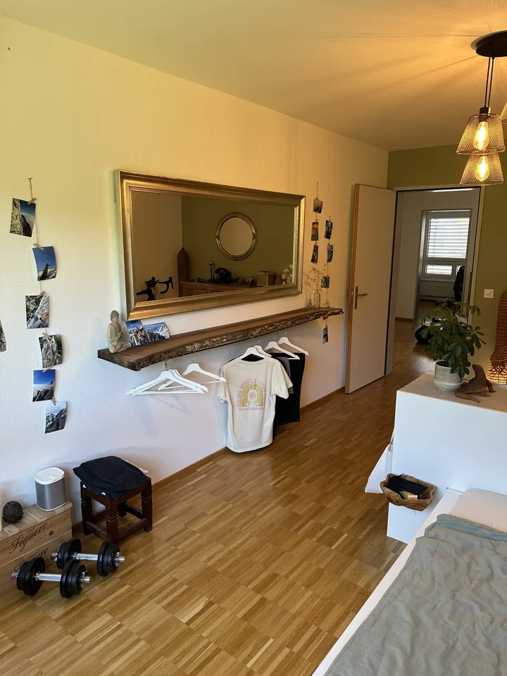 WG Zimmer mit Büro und Parkplatz