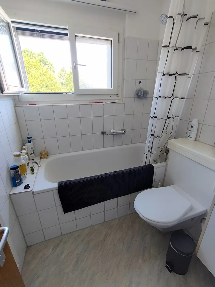 Möbliertes Zimmer zu vermieten in Buchrain (LU) – CHF 900/Monat (Nebenkosten inklusive)