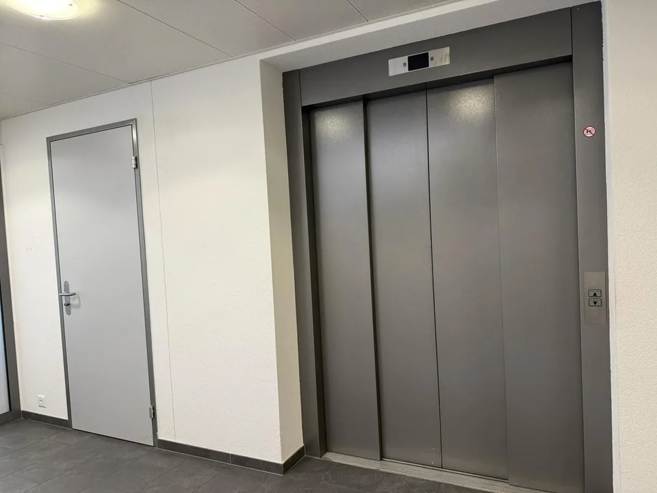 🏢 Modern Coworking Workspace | Chamerstrasse 176 Zug | Available Now – Foto 17 von 22