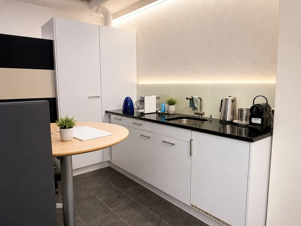 🏢 Modern Coworking Workspace | CHF 699/month | Chamerstrasse 176 Zug | Available Now