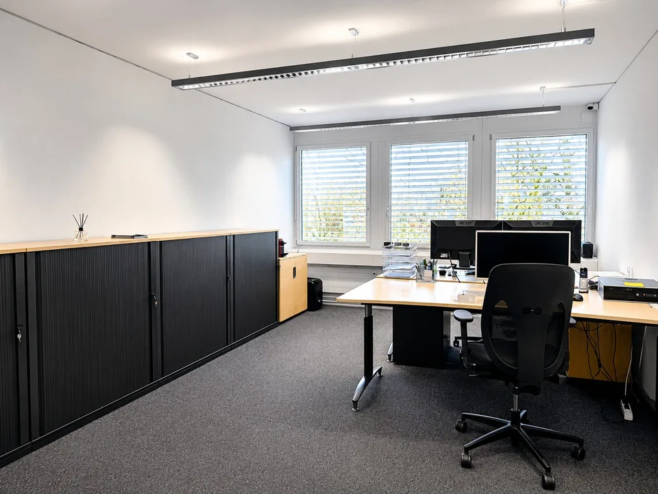 🏢 Modern Coworking Workspace | CHF 699/month | Chamerstrasse 176 Zug | Available Now